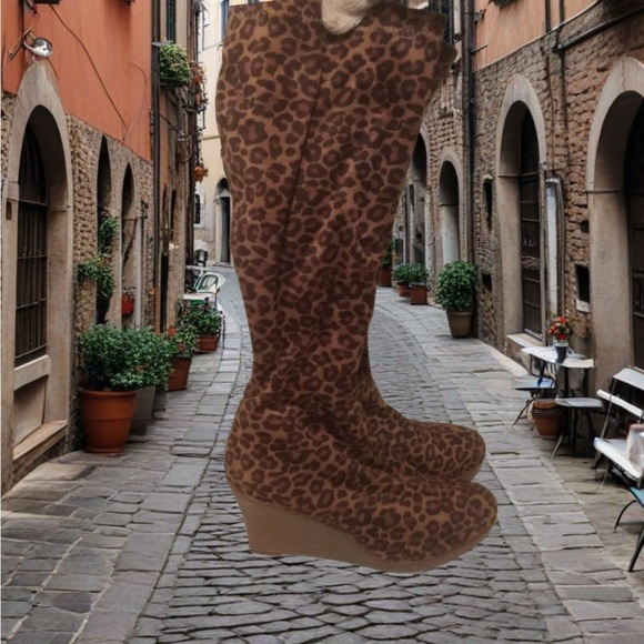 Leopard Print Knee-High Boots - Picture 4 of 7